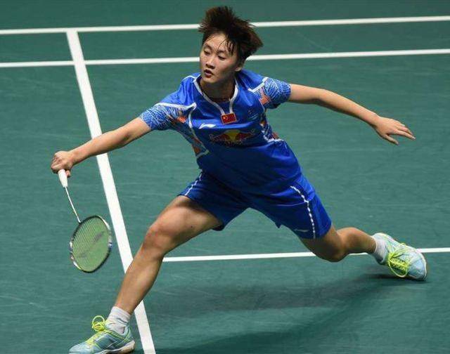 她不仅完成 她不仅完成