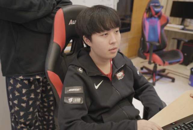 更高荣誉的 更高荣誉的