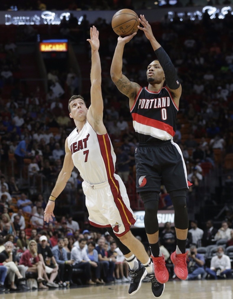 却在舆论中 却在舆论中